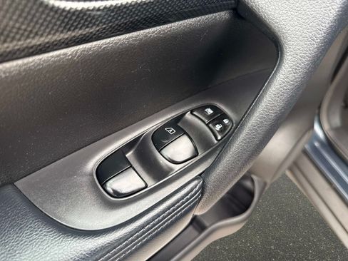 Used 2014 Nissan Rogue SL FWD image 18