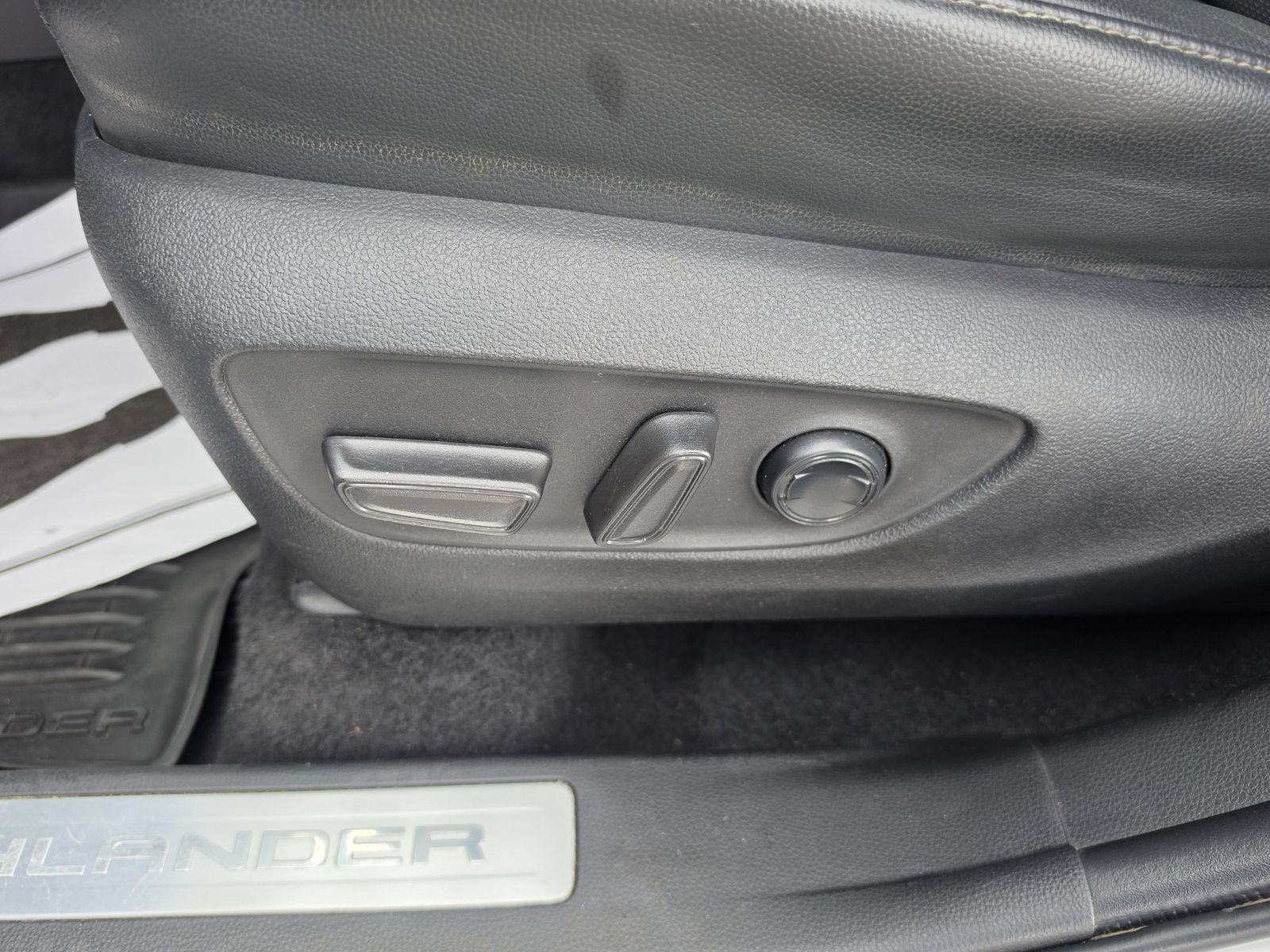Used 2022 Toyota Highlander Limited FWD image 28