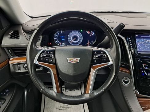 Used 2018 Cadillac Escalade ESV Luxury image 10
