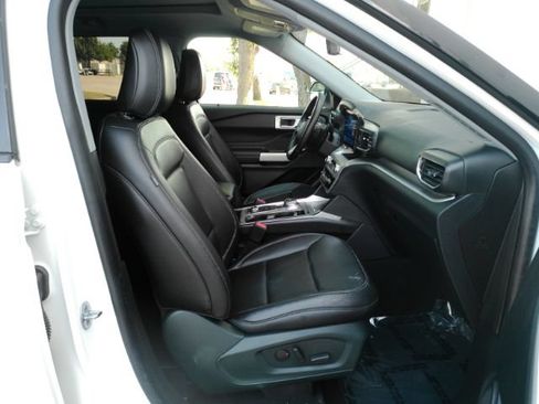 Used 2021 Ford Explorer XLT w/ Equipment Group 202A AWD/4WD image 20