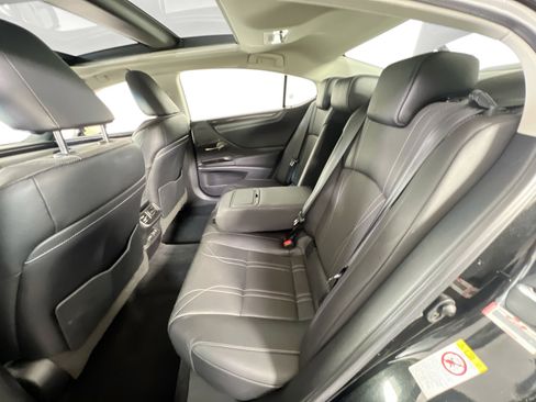 Used 2019 Lexus ES 350 w/ Accessory Package FWD image 25