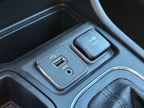 Used 2022 Jeep Cherokee Latitude Lux image 22