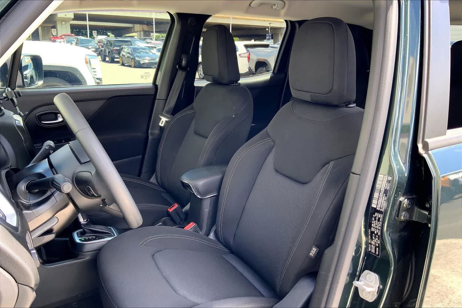 Used 2021 Jeep Renegade Sport FWD image 11
