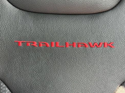 Used 2025 Jeep Compass Trailhawk AWD/4WD image 28