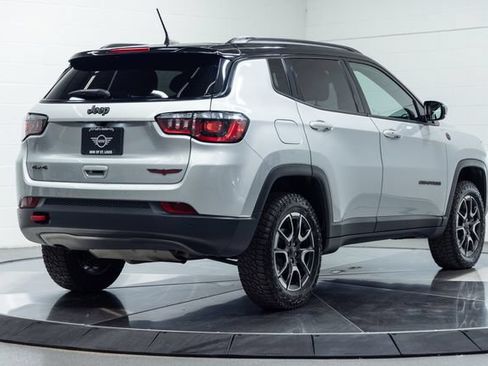 Used 2024 Jeep Compass Trailhawk AWD/4WD image 10