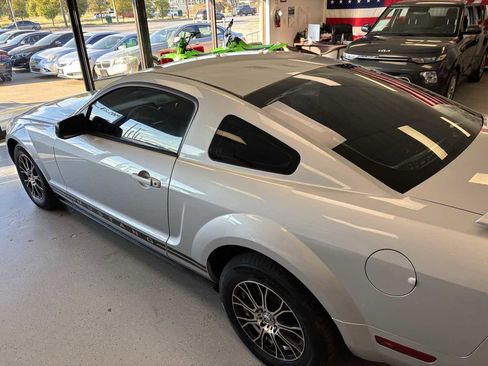 Used 2005 Ford Mustang Deluxe image 11
