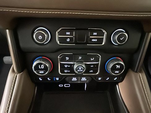 Used 2023 Chevrolet Tahoe High Country AWD/4WD image 26