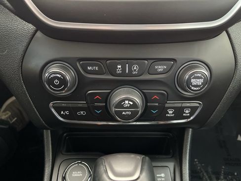 Used 2022 Jeep Cherokee Latitude Lux image 27