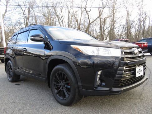 Used 2019 Toyota Highlander XLE image 3