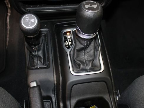 Used 2025 Jeep Wrangler Unlimited Sahara w/ Safety Group image 31