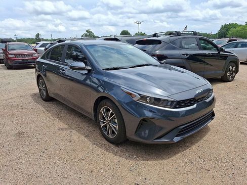 Used 2024 Kia Forte LXS w/ LXS Technology Package FWD image 7