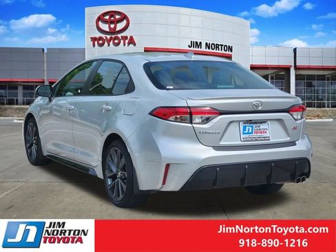 Used 2025 Toyota Corolla SE w/ SE Premium Package FWD image 8