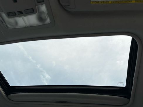 Used 2015 Toyota Camry SE w/ Moonroof Package FWD image 34