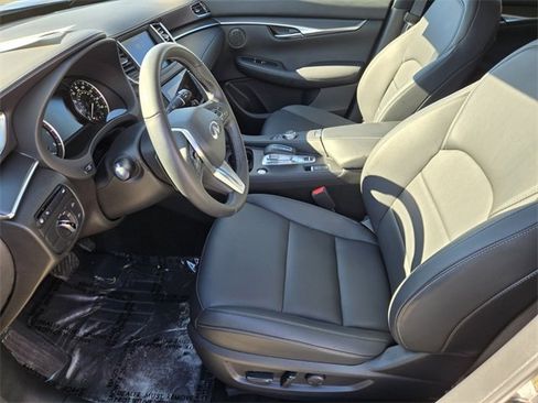 Used 2025 INFINITI QX50 Pure image 11