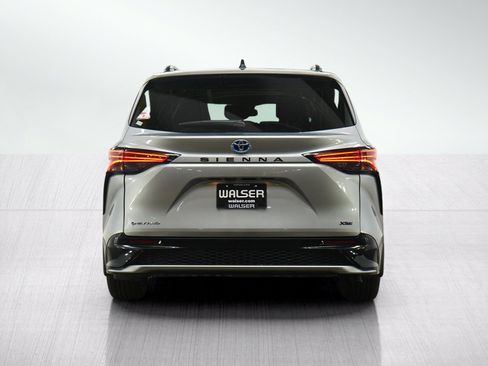 Used 2025 Toyota Sienna XSE AWD/4WD image 4