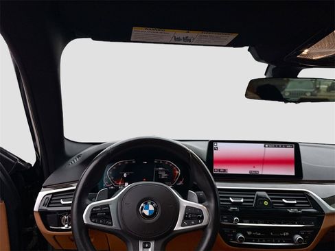 Used 2021 BMW 540i xDrive w/ M Sport Package image 24