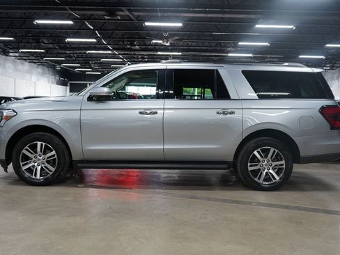 Used 2024 Ford Expedition Max Limited RWD image 2