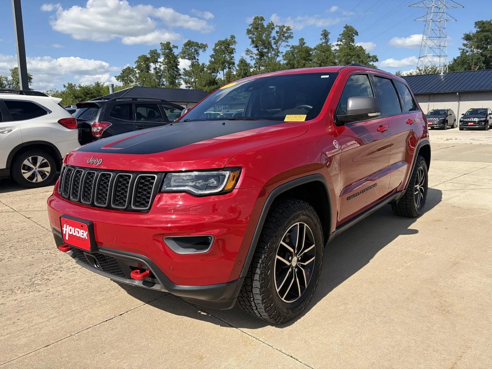 Used 2017 Jeep Grand Cherokee Trailhawk w/ Trailhawk Luxury Group AWD/4WD image 3