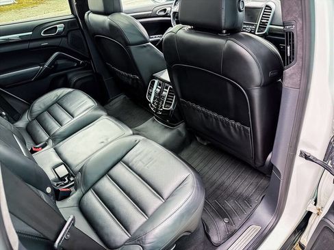 Used 2013 Porsche Cayenne Turbo image 24