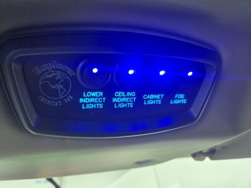 Used 2023 GMC Savana 2500 image 32