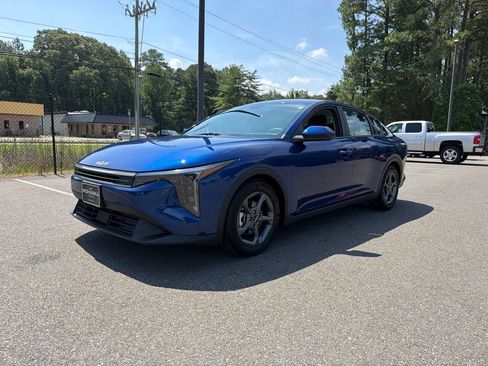 Certified 2025 Kia K4 FWD image 2
