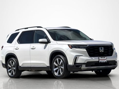Used 2024 Honda Pilot Touring image 7