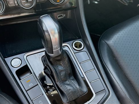 Used 2019 Volkswagen Jetta SE w/ Cold Weather Package FWD image 15