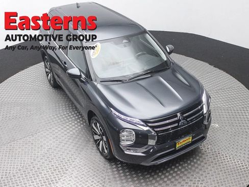 Used 2025 Mitsubishi Outlander SE AWD/4WD image 3