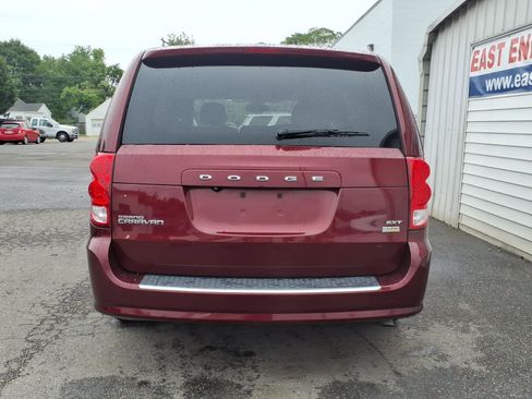 Used 2018 Dodge Grand Caravan SXT FWD image 4