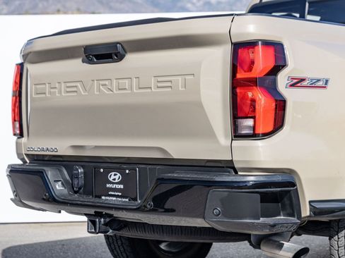 Used 2023 Chevrolet Colorado Z71 w/ Z71 Convenience Package 2 AWD/4WD image 15