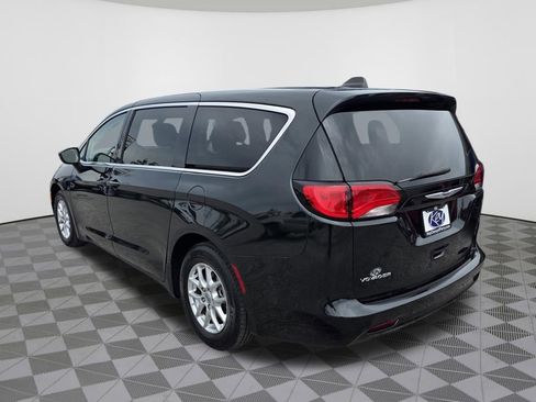 Used 2022 Chrysler Voyager LX FWD image 13