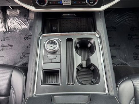 Certified 2024 Ford Expedition XLT RWD image 19
