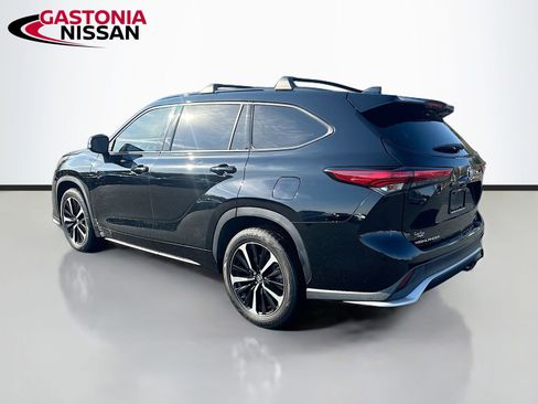 Used 2021 Toyota Highlander XSE image 6