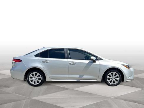 Used 2025 Toyota Corolla LE FWD image 9