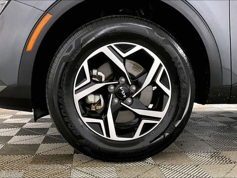 Used 2024 Kia Sportage LX image 8