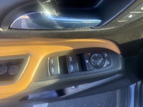 Used 2020 Chevrolet Equinox Premier image 11