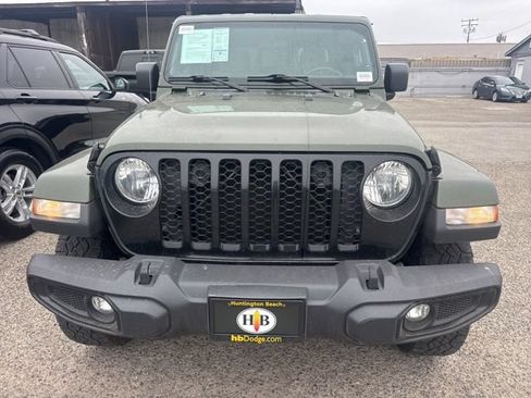 Used 2022 Jeep Gladiator Sport AWD/4WD image 2