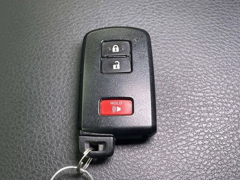 Used 2020 Toyota Tacoma TRD Sport AWD/4WD image 33