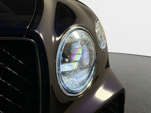 Used 2024 Bentley Bentayga AWD/4WD image 10