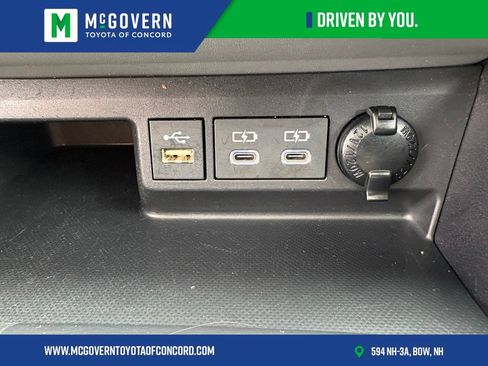 Used 2023 Toyota Highlander XLE AWD/4WD image 30