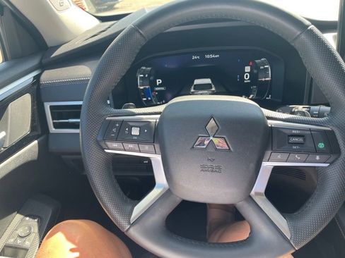 Used 2024 Mitsubishi Outlander SE image 12