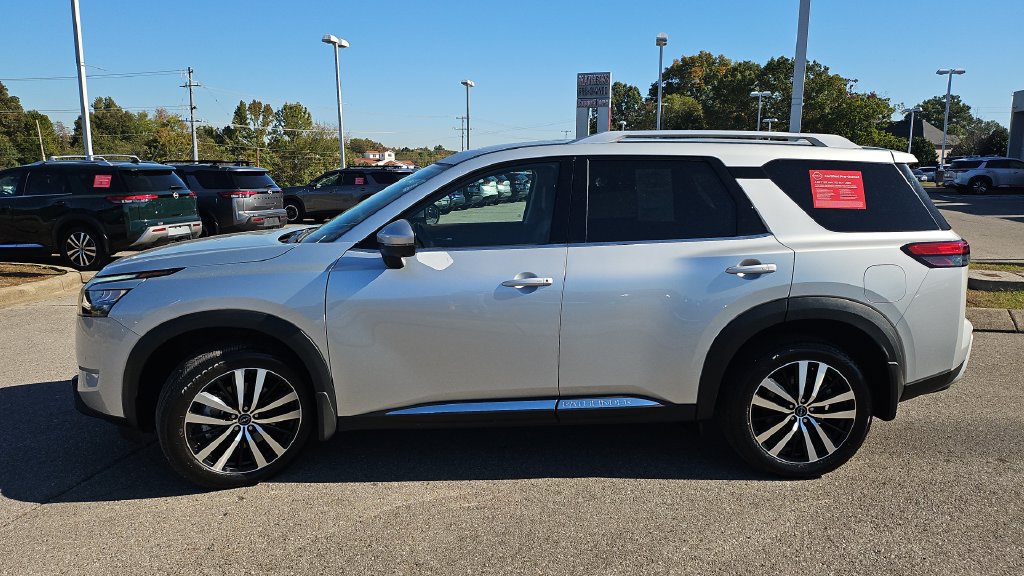 Certified 2025 Nissan Pathfinder Platinum AWD/4WD image 19