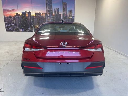 Used 2024 Hyundai Elantra SEL image 7