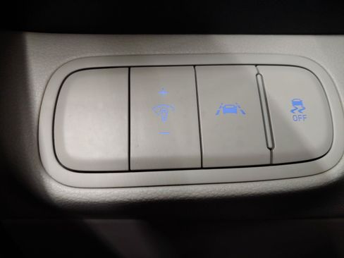 Used 2022 Hyundai Venue Limited FWD image 18