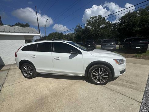Used 2018 Volvo V60 T5 Cross Country AWD/4WD image 4