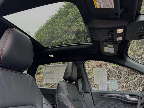 New 2024 Ford Escape ST-Line Elite w/ Premium Technology Package AWD/4WD image 14