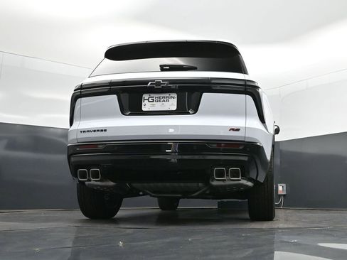 New 2026 Chevrolet Traverse RS w/ LPO, Floor Liner Package FWD image 41
