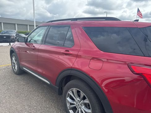 Used 2023 Ford Explorer XLT w/ Equipment Group 202A AWD/4WD image 15