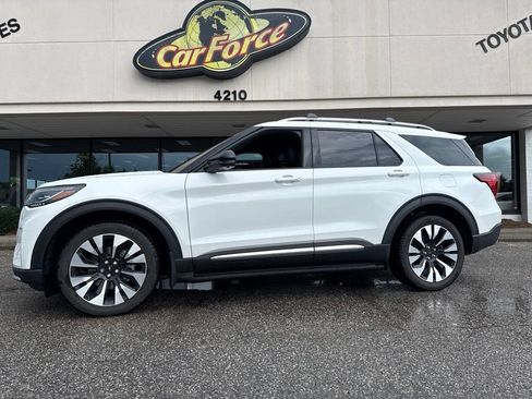 Used 2026 Ford Explorer Platinum w/ LUX Leather Package AWD/4WD image 9