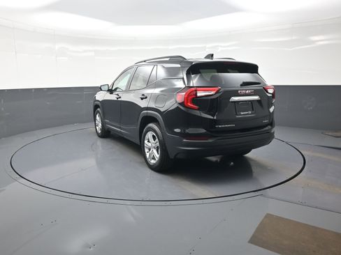Used 2024 GMC Terrain SLE w/ Driver Convenience Package image 5